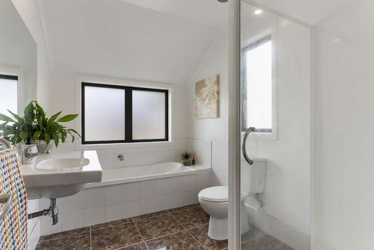 33 Roland Road Greenhithe_22