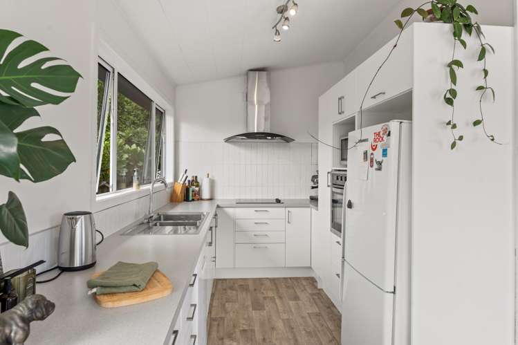 16 Karaka Street Otaki Beach_11