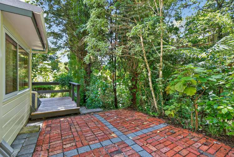 8 Tiniroa Grove Silverstream_24