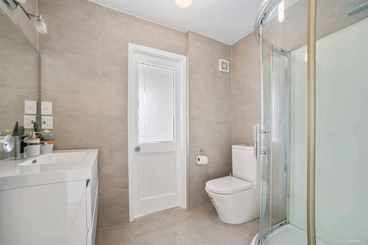 20 West Glade Crescent Birkenhead_11