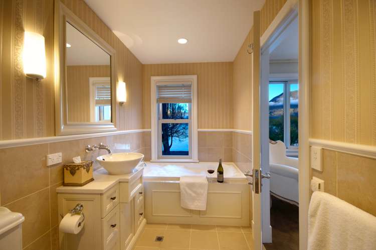 7/70 Lake Esplanade Queenstown_9