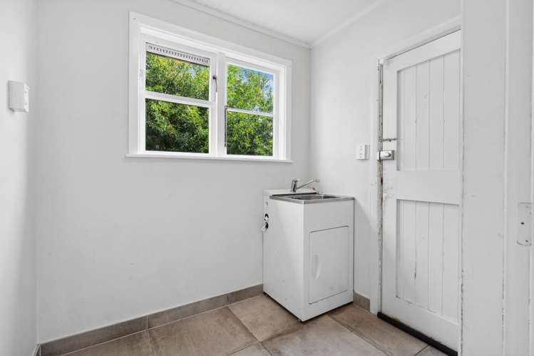 57 Hewer Crescent Naenae_15