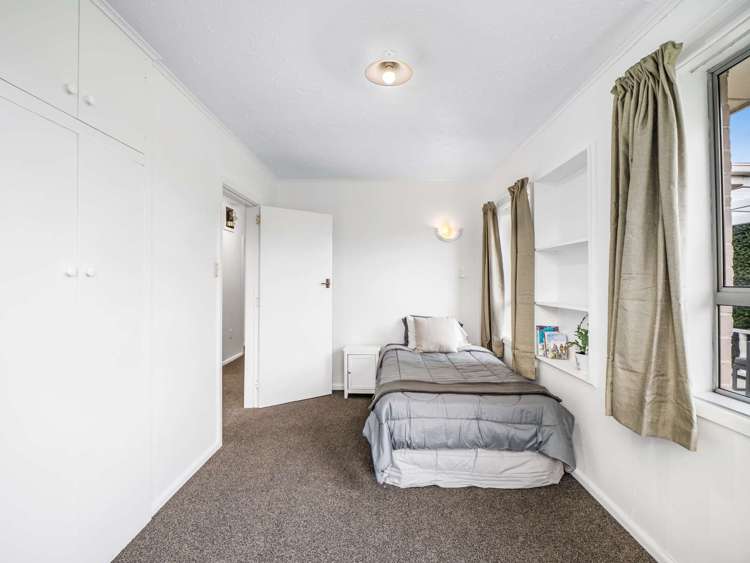 402 Yaldhurst Road Russley_23