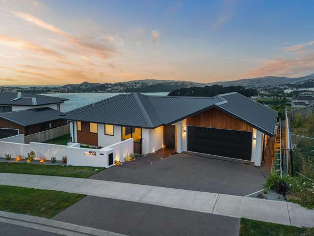 Modern Elegance with Panoramic Harbour Views