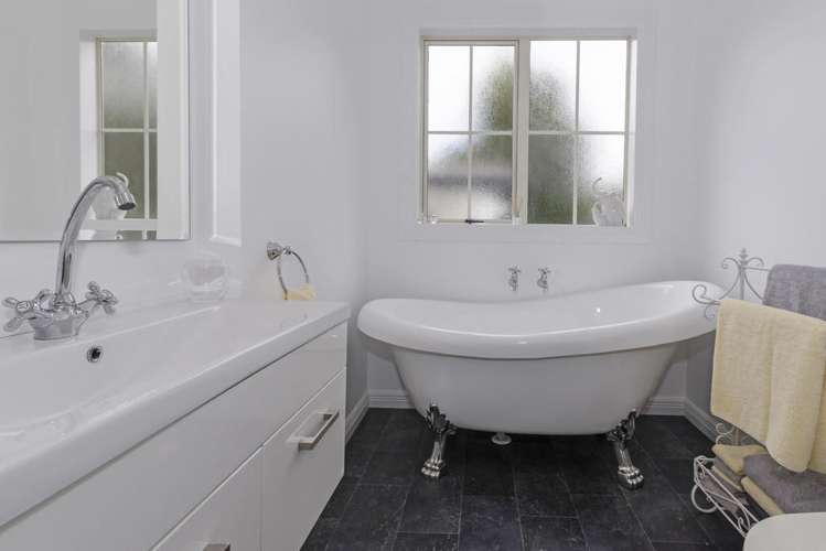 127 Woodlands Park Road Titirangi_14