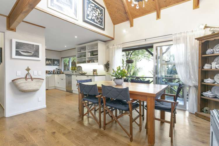 13 Bush Road Waiatarua_8