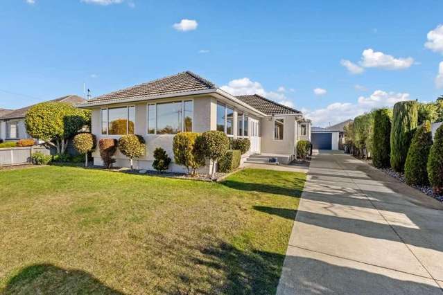 A Modern Four Bedroom Home in Shirley