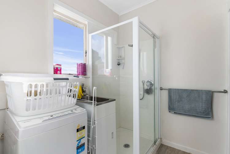 4208 Great North Road Glendene_18