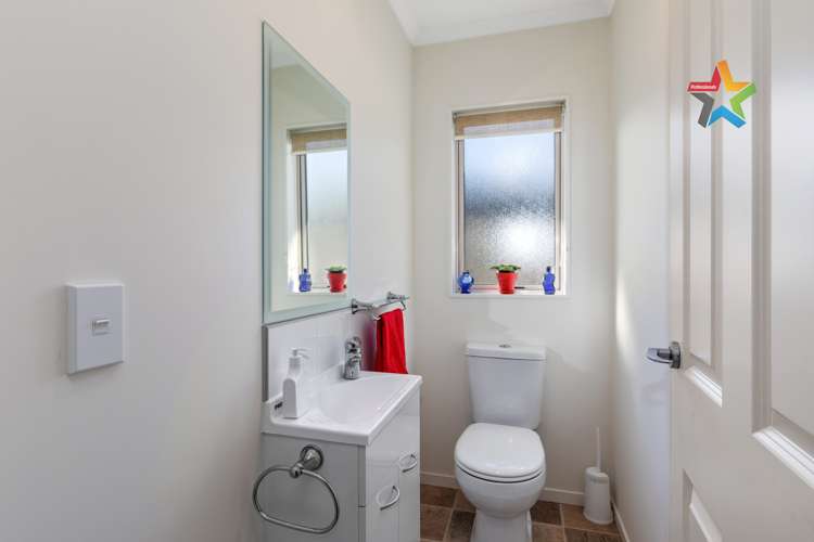 14 Woodland Grove Wainuiomata_11