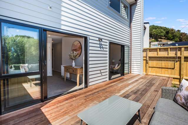 2/7 Grays Road Plimmerton_1