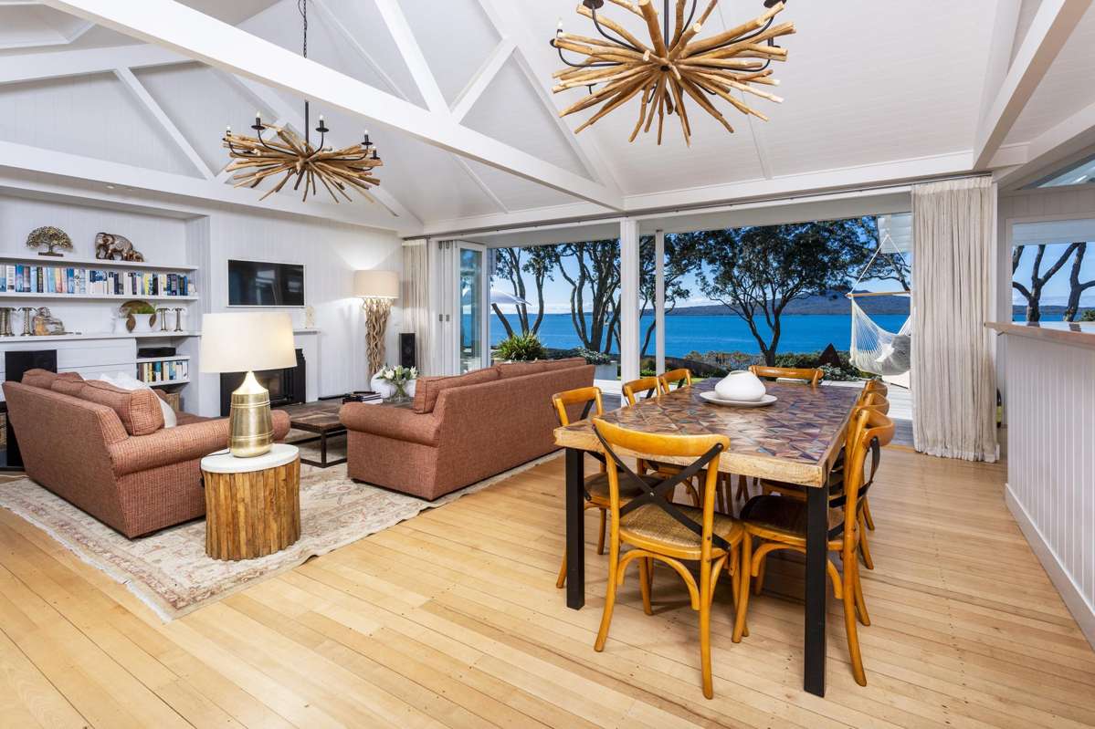 24 Hamana Street, Narrow Neck_4