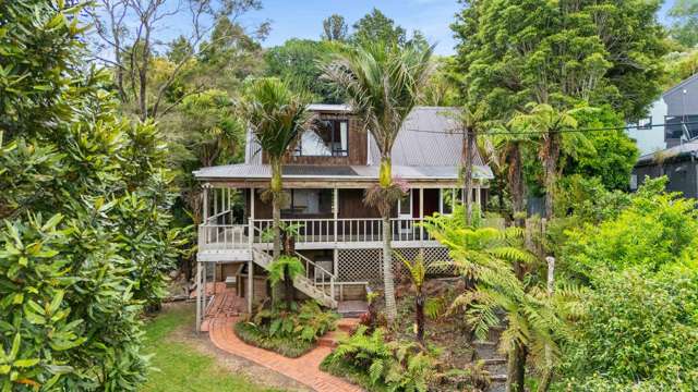 Oratia Character Home with Bonus Studio