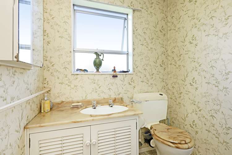 1422 Karamu Road North Mayfair_10