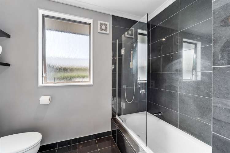 1/26 Waiora Road Stanmore Bay_13