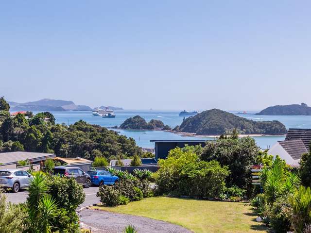 Panoramic Coastal Living with Income Potential in Paihia