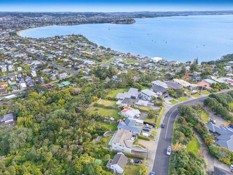 35 Roberts Road Matakatia_35