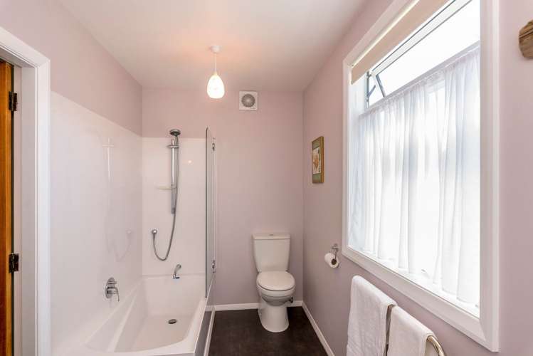 127 Renown Road Raumati South_12