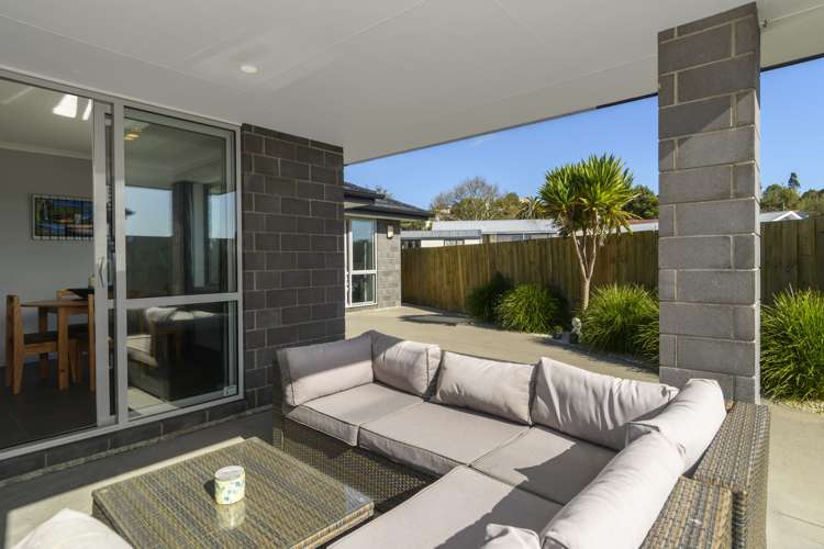 3 Austen Way Hairini_11