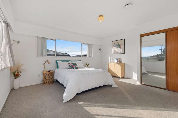 194 Clayton Road Mangakakahi_5