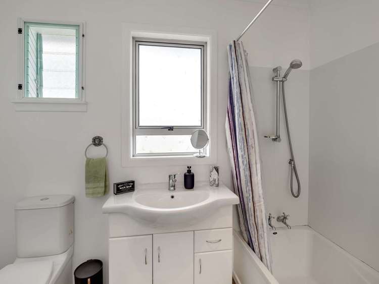 59 Tiroroa Ave Te Atatu South_17