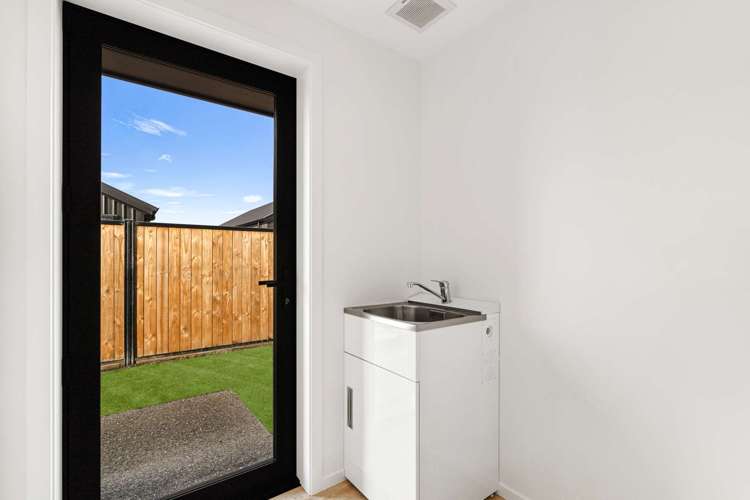 77 Magnum Drive Cromwell_16