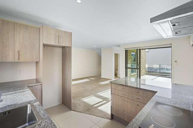 2/9 Vialou Street Hamilton Central_4