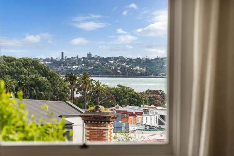 2/74 Victoria Road Devonport_17