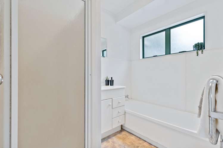 82 Kamara Road Glen Eden_16