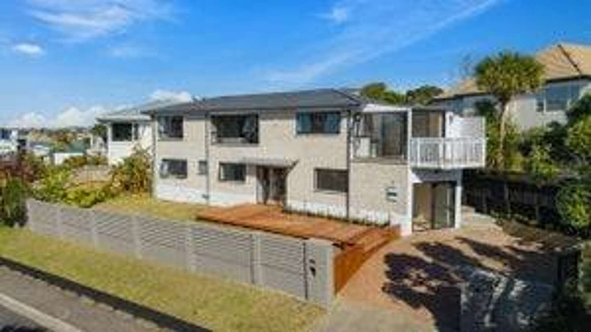 2/14 Clifton Road Waiake_0
