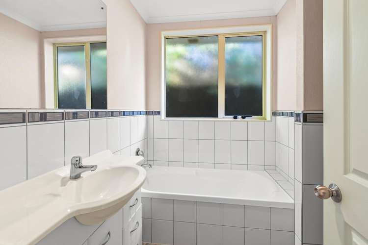 6 Richard Halse Drive The Gardens_10