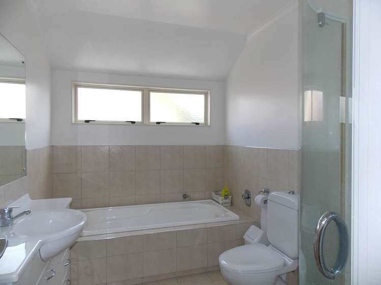 95b The Drive Epsom_12