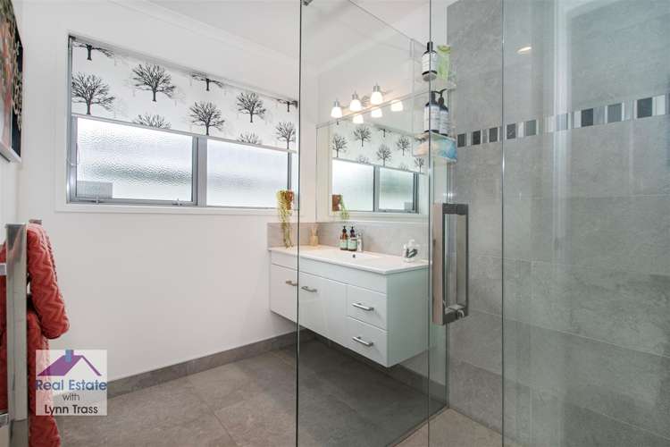 5 Rolling Stone Rise Tikipunga_12