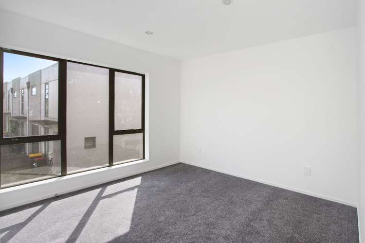 7 Kaha Lane Henderson_13