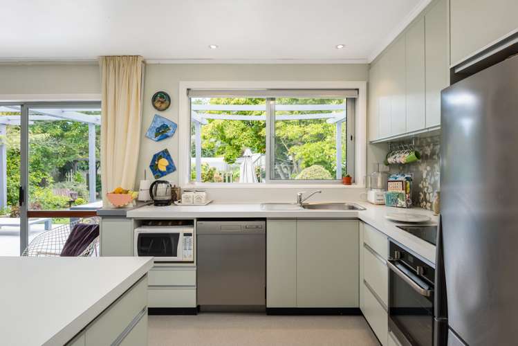 19 Richardson Avenue Burleigh_4