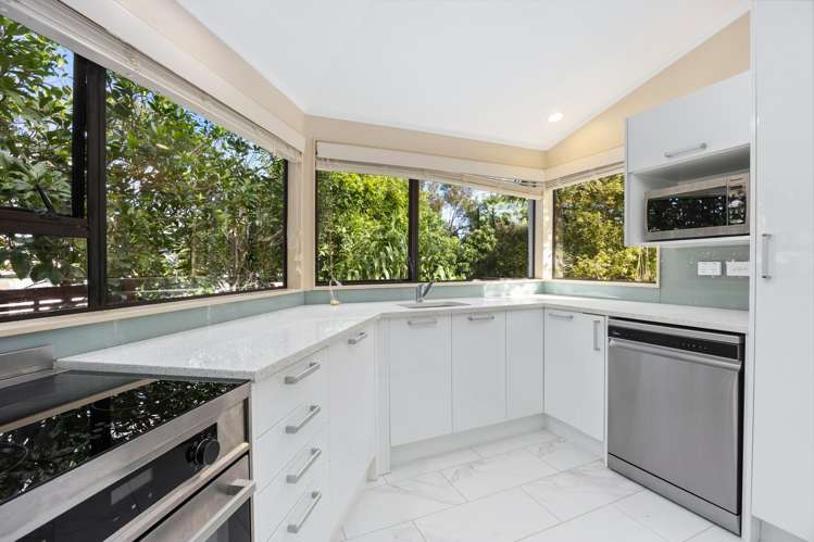 2/953 Beach Road Torbay_7