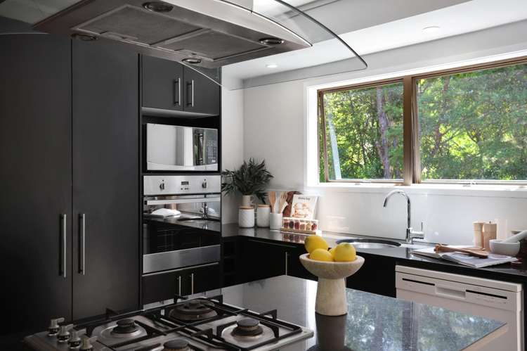 2/6 Sonnenberg Way Titirangi_11