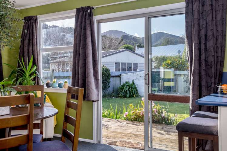 9 Skipage Grove Featherston_12