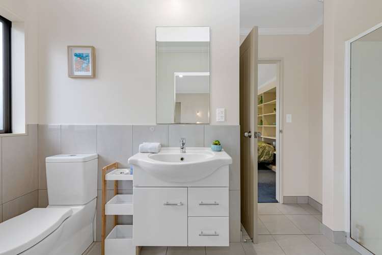 646 Redoubt Road Flat Bush_23