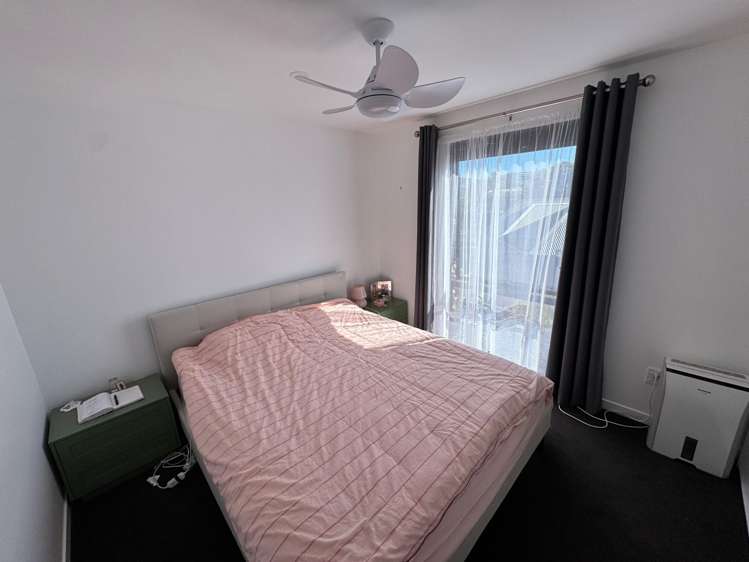 14/6 Oswald Crescent Paparangi_17