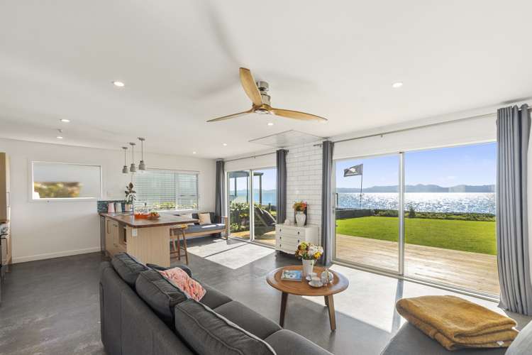 1880 East Coast Road Whakatiwai_6