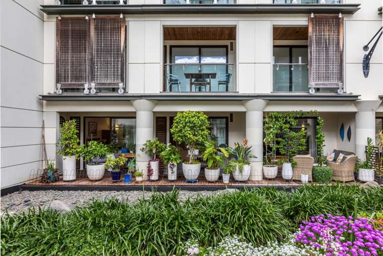 GC/20 Pakenham Street East  (with 2 carparks) 10015_15