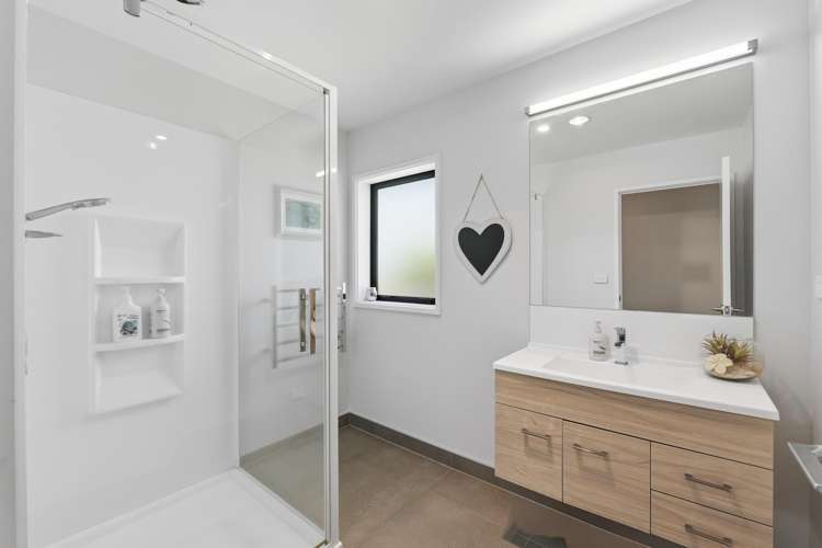 6 Island Vista Athenree_13