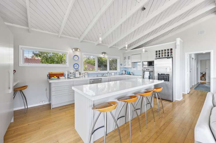 13 Colmar Road Mellons Bay_54