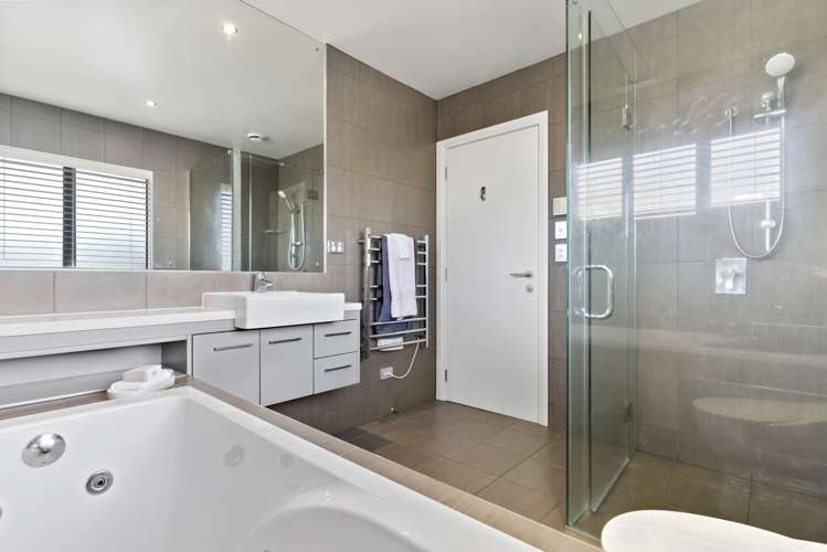 10 Mazuran Place Flat Bush_27