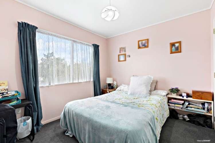 2/225 Wairau Road Totara Vale_7