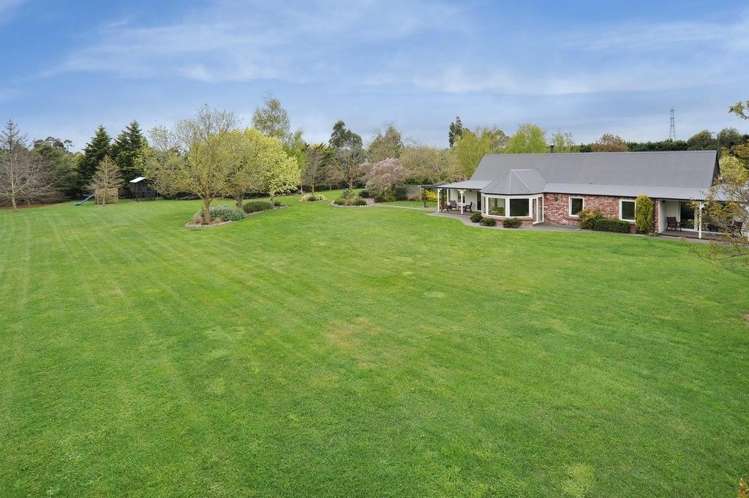 454 Johns Road Fernside_38