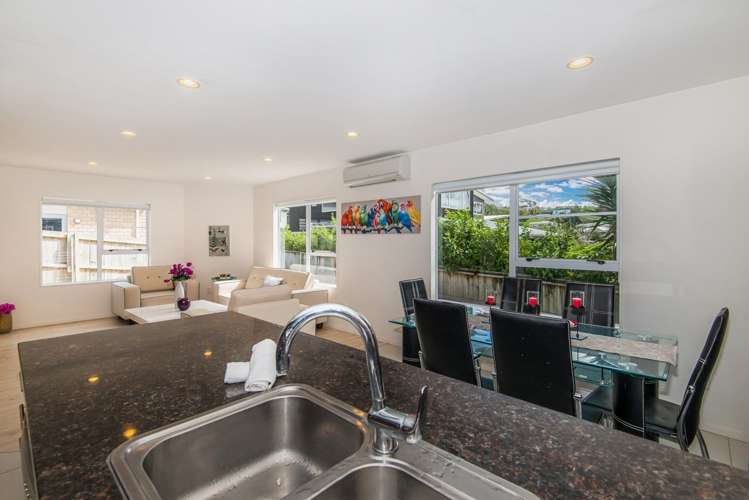 2/103l Glengarry Road Glen Eden_11