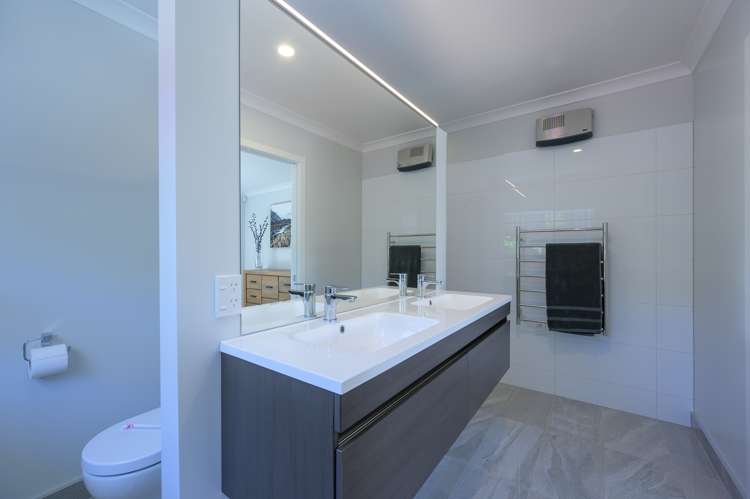 55 Fairose Drive Richmond_23