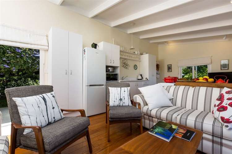 2/58 Beach Road Castor Bay_9