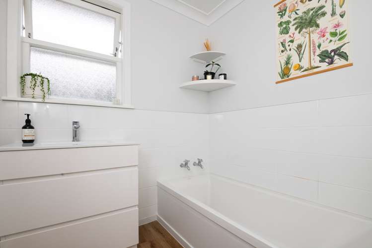 8 Tui Terrace Tawa_15